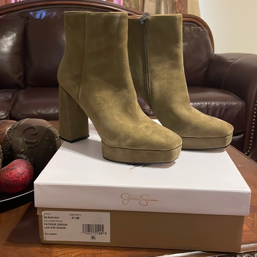Jessica Simpson Kaiyah Fatigue Green 9.5